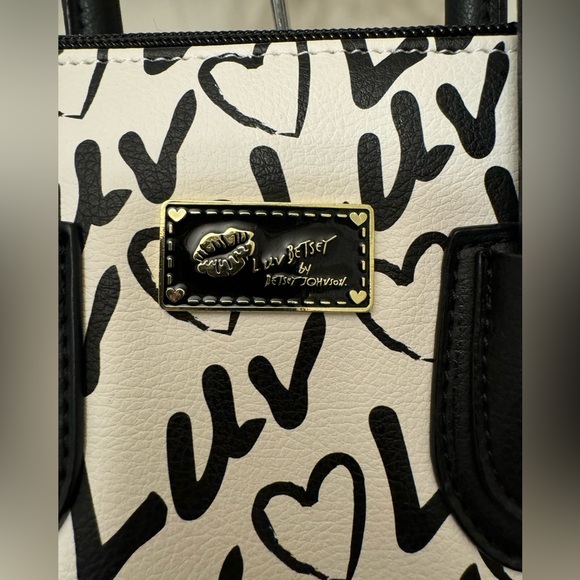 Betsey Johnson small crossbody - Picture 7 of 9